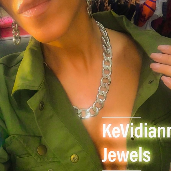 Jewelry - 18in Silver Chain & Matching Earrings